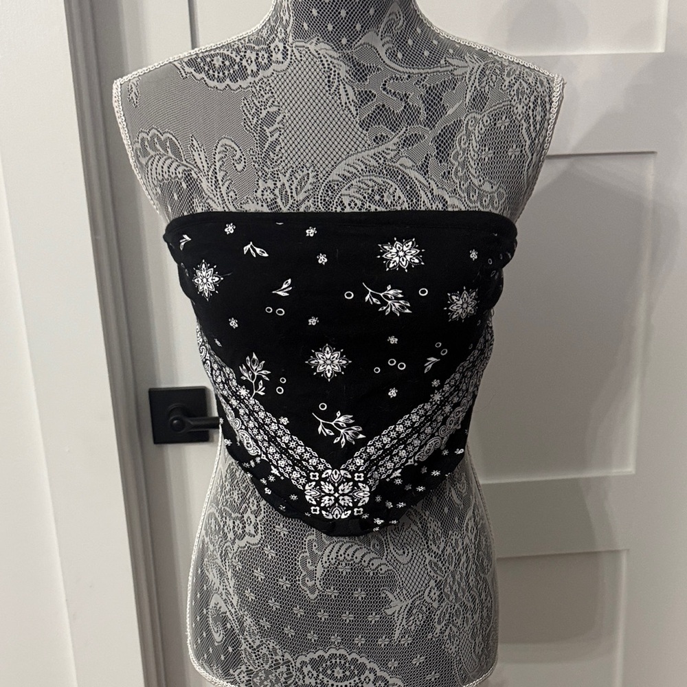 Forever 21 Black and White Crop Top